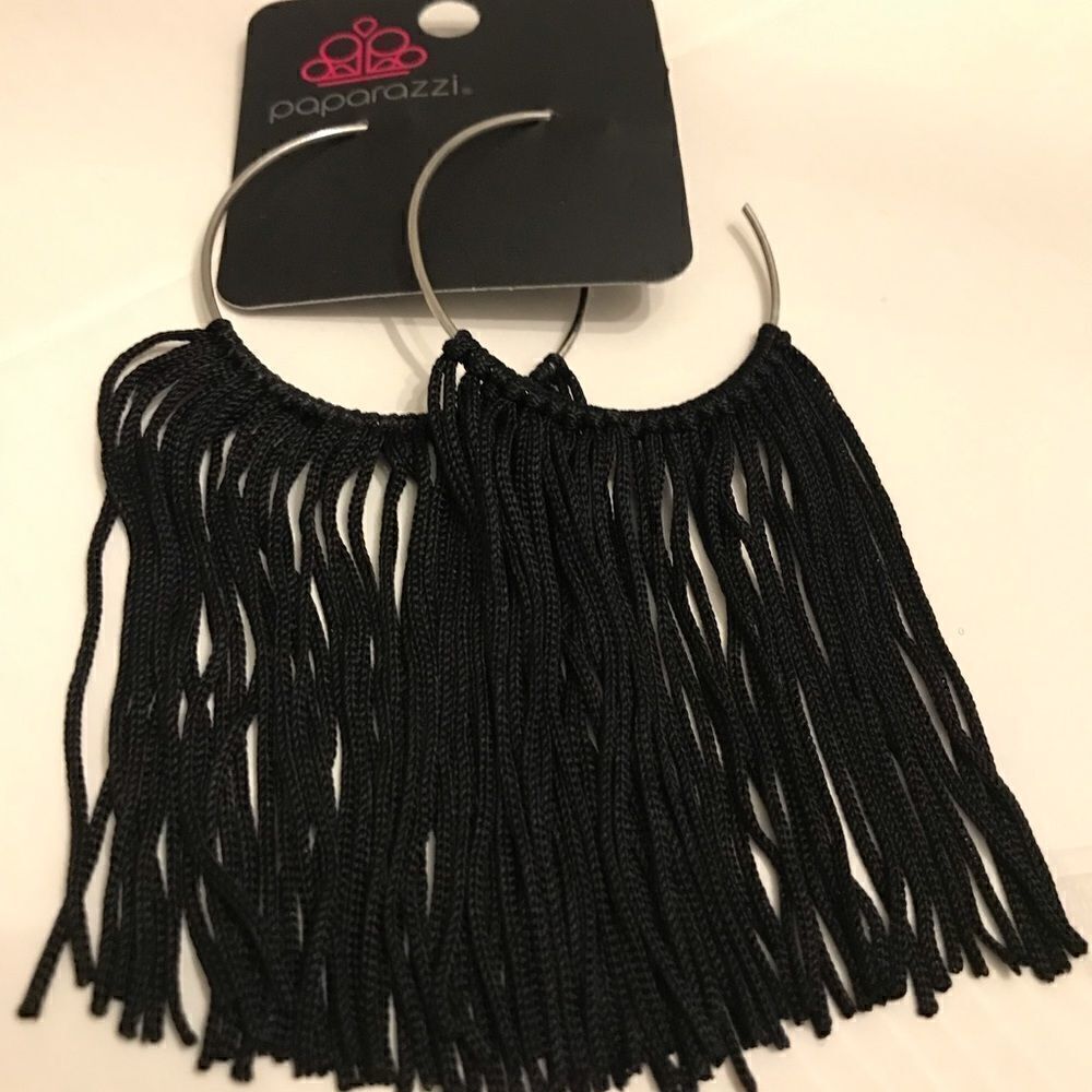 Brand new paparazzi earrings. Black hoops!